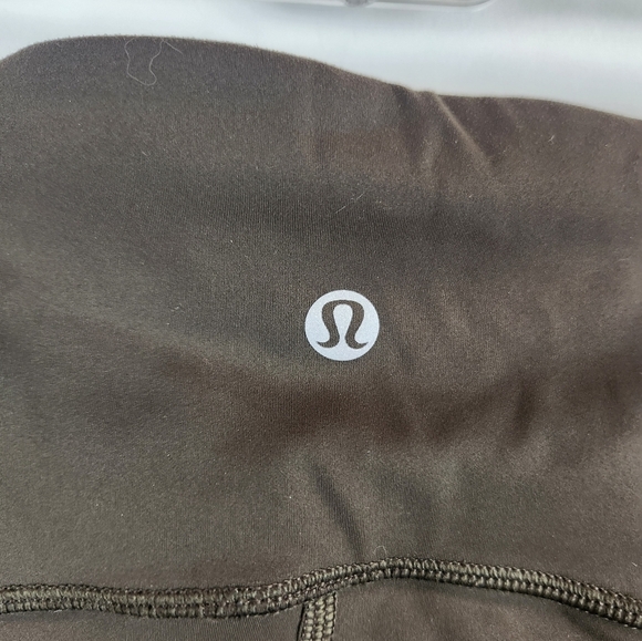 Lululemon Leggings Green Womens Size 8 Floral Perforated Mid Rise - Picture 3 of 7